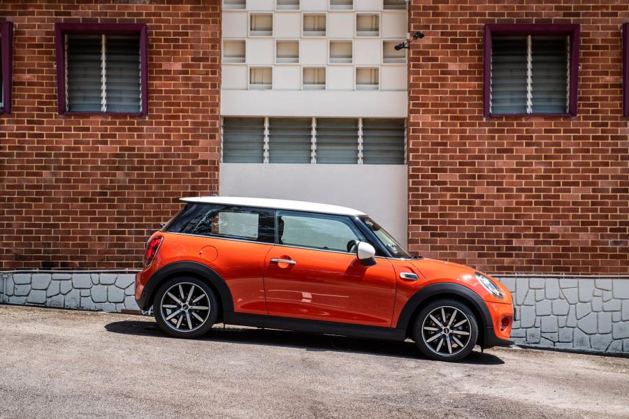  Mini Cooper (F56) 2018 года  (SG) (фото 13 из 18)